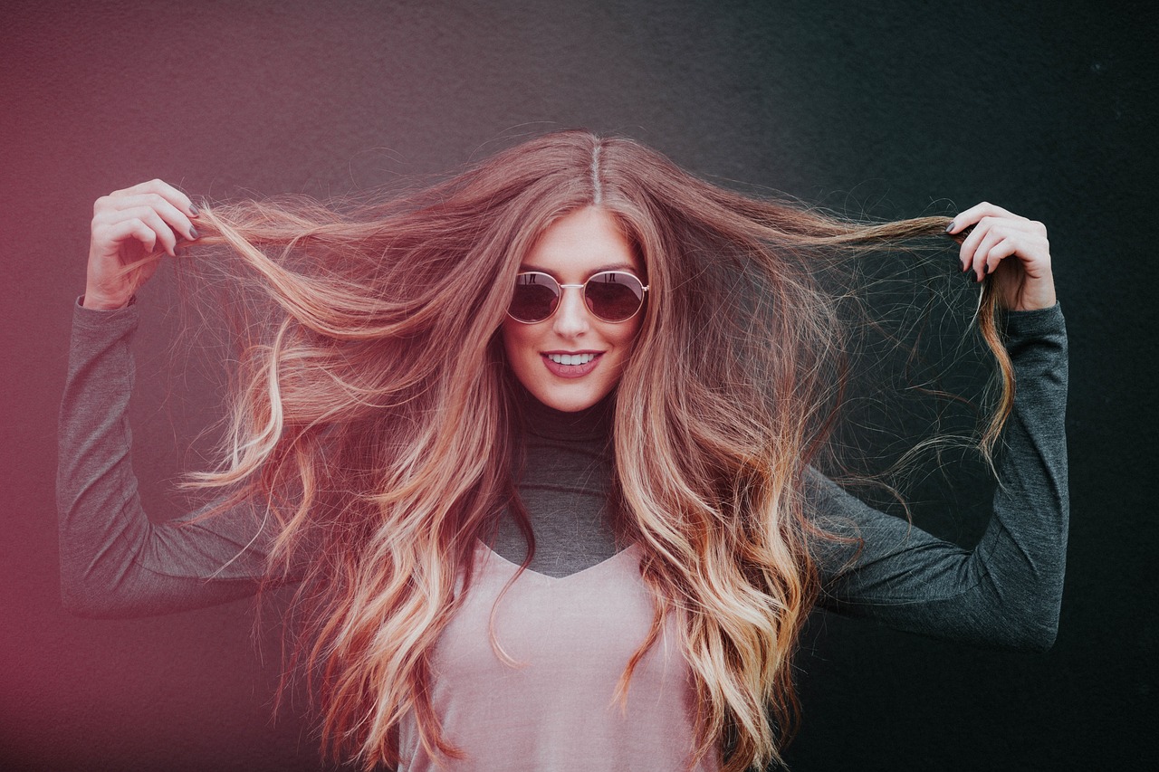 Włosy a problem łysienia – przyczyny i skuteczne sposoby zaradcze