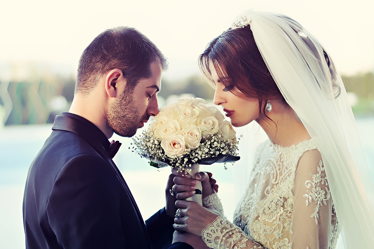 Makijaż ślubny – jak wybrać idealny look na najważniejszy dzień w życiu?
