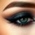 Makijaż smoky eyes – jak uzyskać efekt przydymionego oka?